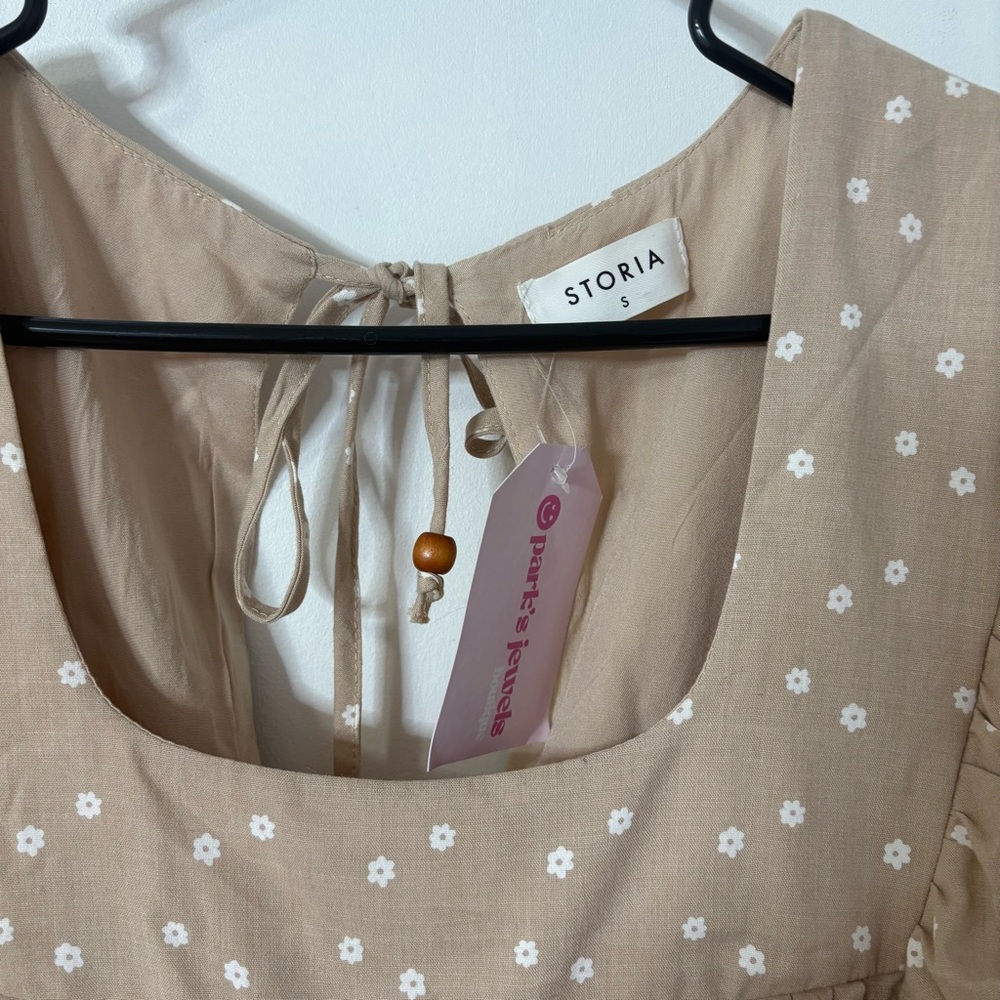 NWT- Daisy print - Loose fit trapeze Romper (Small) - Picture 3 of 6